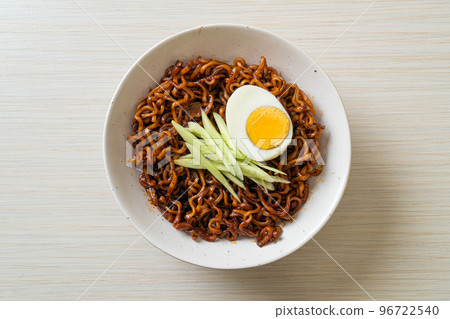Korean Instant Noodle with Black Bean Sauce (Jajangmyeon or JJajangmyeon) 96722540
