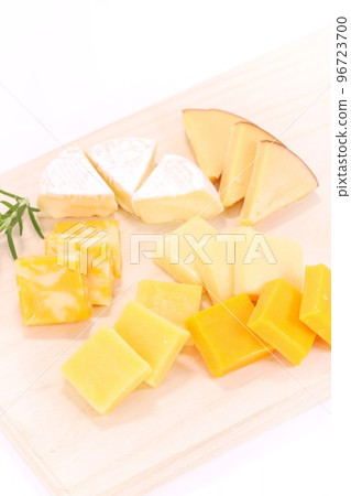 Assorted Cheeses Camembert Gouda Red Cheddar Parmesan Smoked Plain 96723700