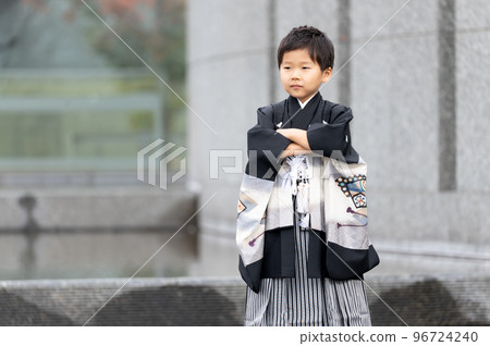 A 5-year-old Japanese boy taking a commemorative photo wearing a hakama at Shichigosan 96724240