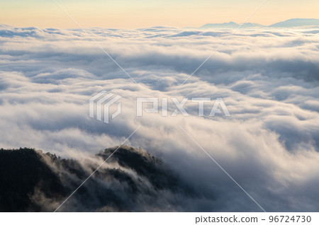 Sea of clouds at Tsubetsu Pass in Hokkaido 96724730