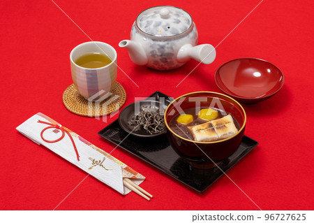 Set 2 of chestnut zenzai with kirimochi and sencha 96727625