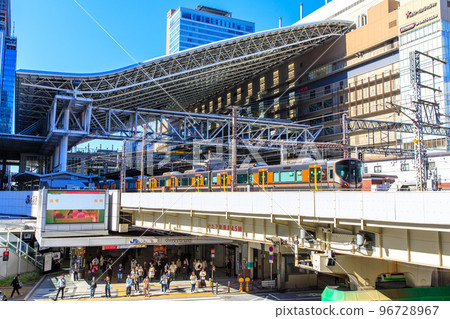 大阪環線323系列列車進出大阪站 大阪環線323系列列車進出大阪站 96728967