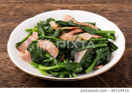 黃油炒菠菜和培根 黃油炒菠菜和培根 96729418