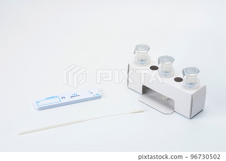 Image of influenza test kit (white background) 96730502