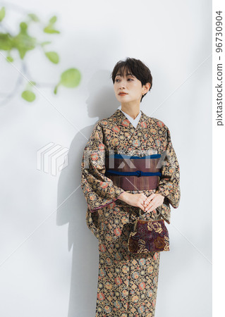 Sarasa komon short hair woman 96730904