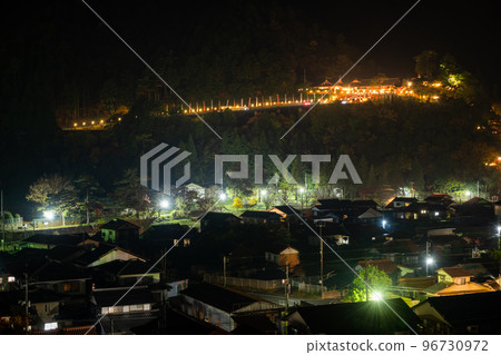 山陰的小京都，秋天的津和野太鼓稻荷神社，島根縣 96730972