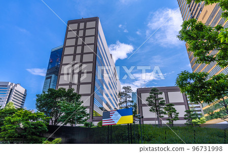 日本東京街景,就在溜池山王站旁邊,從長廊上遠眺美國駐赤坂大使館等。 日本東京街景,就在溜池山王站旁邊,從長廊上遠眺美國駐赤坂大使館等。 96731998