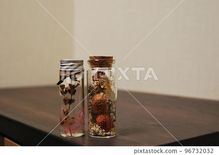 紅三葉草和薰衣草植物標本室 96732032