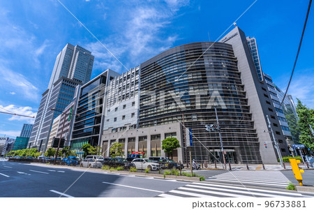 日本的東京城市景觀 從池塘看永田町的山王公園塔等 96733881