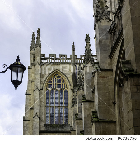 Bath Abbey with vintage street lamp in Bath, UK Bath Abbey with vintage street lamp in Bath, UK 96736756