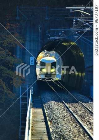 Go through the Kawajimukai Tunnel to [Kawaji Yumoto] Station… Limited Express Liberty Aizu Series 500 96737197