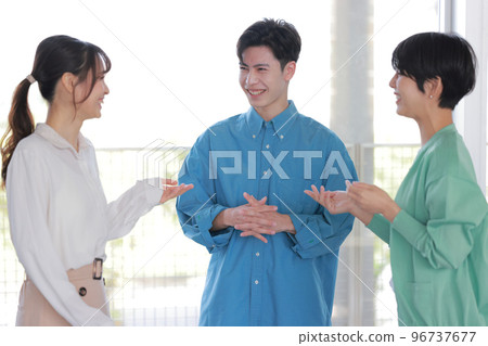 Three creators chatting peacefully_1 96737677