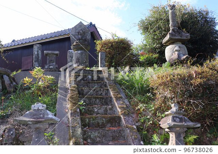 Kunisaki City Hoshakuji Temple's Kunisaki Pagoda and the Pagoda of 5,000 Myokyo 96738026