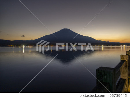 從山中湖出發的富士山 從山中湖出發的富士山 96739445