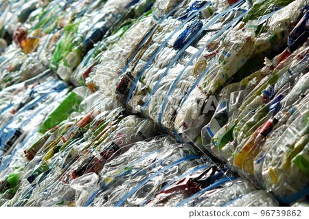 Waste plastic, compressed packaging, environmental pollution, microplastics, endocrine disruptors 96739862