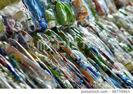 Waste plastic, compressed packaging, environmental pollution, microplastics, endocrine disruptors 96739863