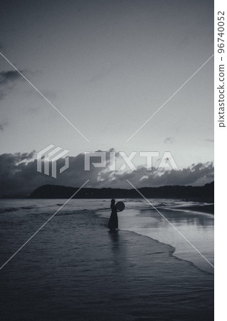 The morning sun, the beautiful sea, and the ephemeral beauty of a woman The morning sun, the beautiful sea, and the ephemeral beauty of a woman 96740052