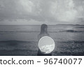 朝陽，美麗的大海，轉瞬即逝的美人<單色> 96740077