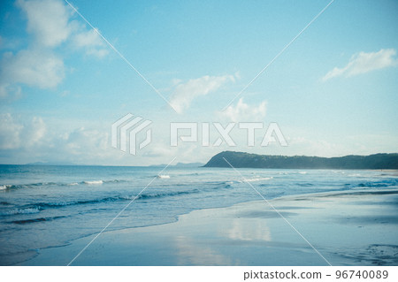 The morning sun, the beautiful sea, and the ephemeral beauty of a woman The morning sun, the beautiful sea, and the ephemeral beauty of a woman 96740089