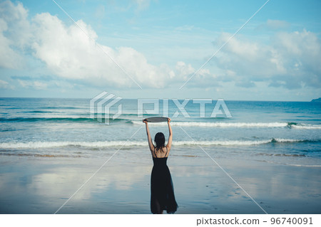 The morning sun, the beautiful sea, and the ephemeral beauty of a woman The morning sun, the beautiful sea, and the ephemeral beauty of a woman 96740091