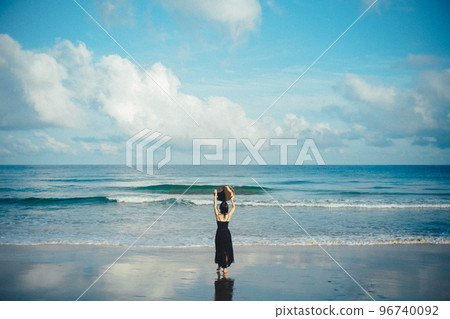 The morning sun, the beautiful sea, and the ephemeral beauty of a woman The morning sun, the beautiful sea, and the ephemeral beauty of a woman 96740092
