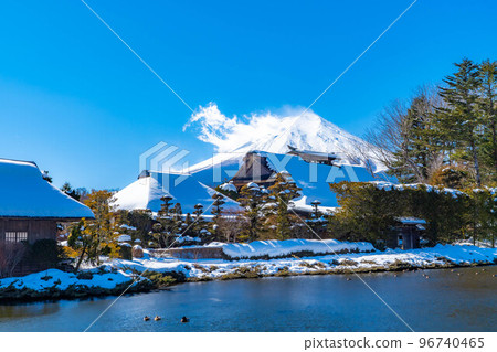 [冬季素材]冬天的忍野八海[山梨縣] 96740465