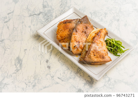 味噌烤鰤魚 96743271