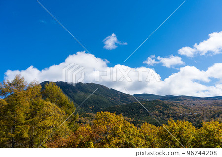 Clear autumn sky and autumn foliage in full bloom | Megami Observatory | Chino City, Nagano Prefecture Clear autumn sky and autumn foliage in full bloom | Megami Observatory | Chino City, Nagano Prefecture 96744208