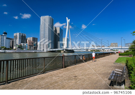 東京都中央區隅田川 Terrace 月島附近的中央大橋 96745106