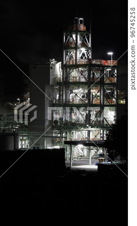 從網星臨海橋拍攝的日本觸媒姬路工廠夜景 從網星臨海橋拍攝的日本觸媒姬路工廠夜景 96745258