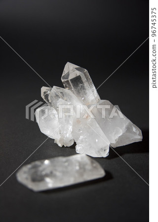 能量石水晶簇 96745375