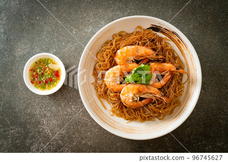 Casseroled or Baked Shrimp with Glass Noodles 96745627