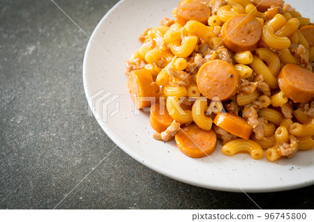 macaroni sausage and minced pork 96745800