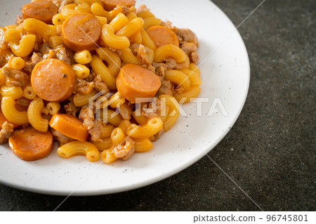 macaroni sausage and minced pork 96745801