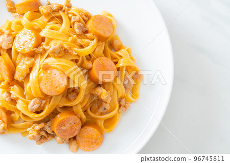 spaghetti pasta sausage and minced pork 96745811
