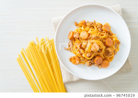 spaghetti pasta sausage and minced pork 96745819