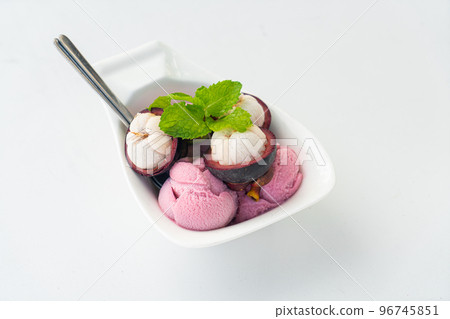 mangosteen ice-cream with fresh mangosteen - Stock Photo [96745851] - PIXTA