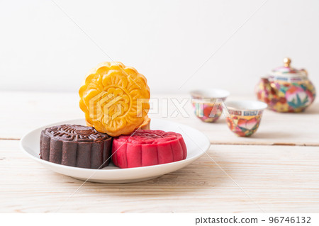 Chinese moon cake custard flavour 96746132