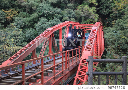 Minetopia Besshi in autumn, mining sightseeing train (outbound trip) on Uchiyoke Tetsubashi Bridge Minetopia Besshi in autumn, mining sightseeing train (outbound trip) on Uchiyoke Tetsubashi Bridge 96747528