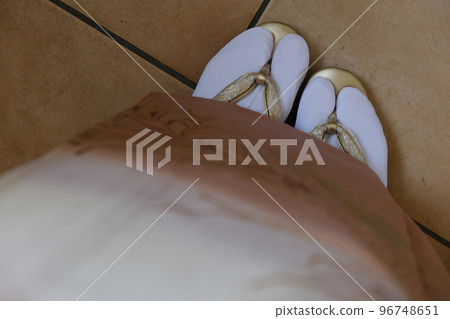 The feet of a Japanese woman wearing a pink visiting dress 96748651