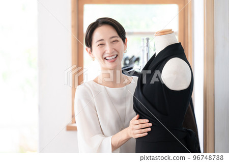 Select shop-style beauty clerk Preparing to open 96748788