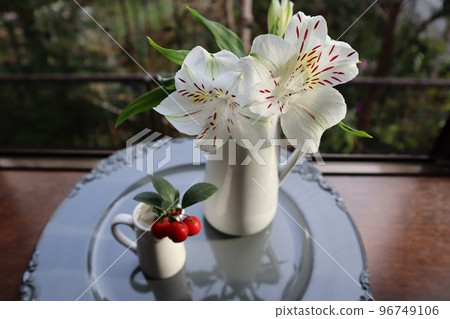 White alstroemeria and checkerberry on the windowsill White alstroemeria and checkerberry on the windowsill 96749106