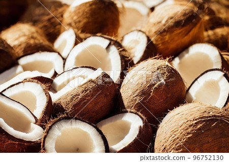 Large slide of tropical cracked coconut fruit lying next to each other Large slide of tropical cracked coconut fruit lying next to each other 96752130