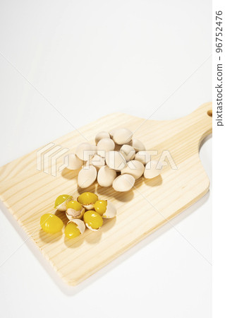 生熟白果，銀杏籽，秋天的美味 96752476