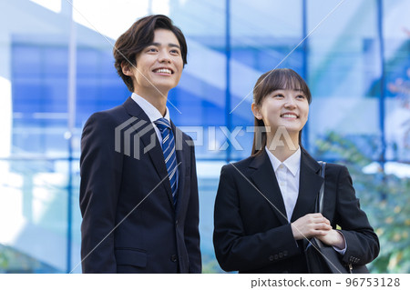 Job hunting: Portraits of men and women in recruit suits, photography cooperation "LINK FOREST" 96753128