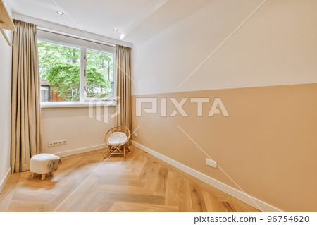 A cozy and spacious empty room in a luxury house A cozy and spacious empty room in a luxury house 96754620