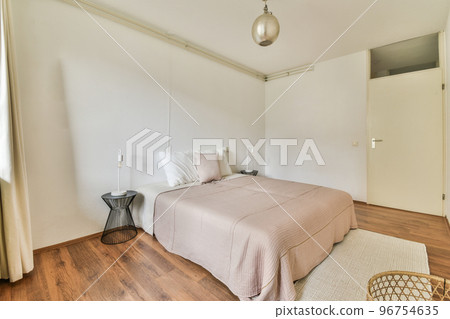 Wide bed in light bedroom 96754635