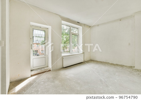 Plastic window and radiator on white wall in empty light room at home 96754790