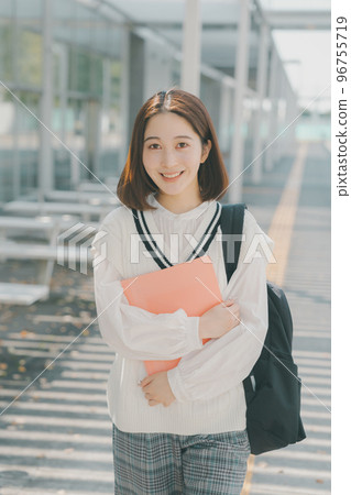 女大學生 大學生 學校通勤 96755719