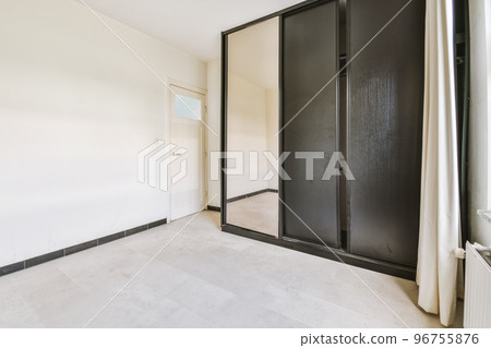 Plastic window and radiator on white wall in empty light room at home 96755876